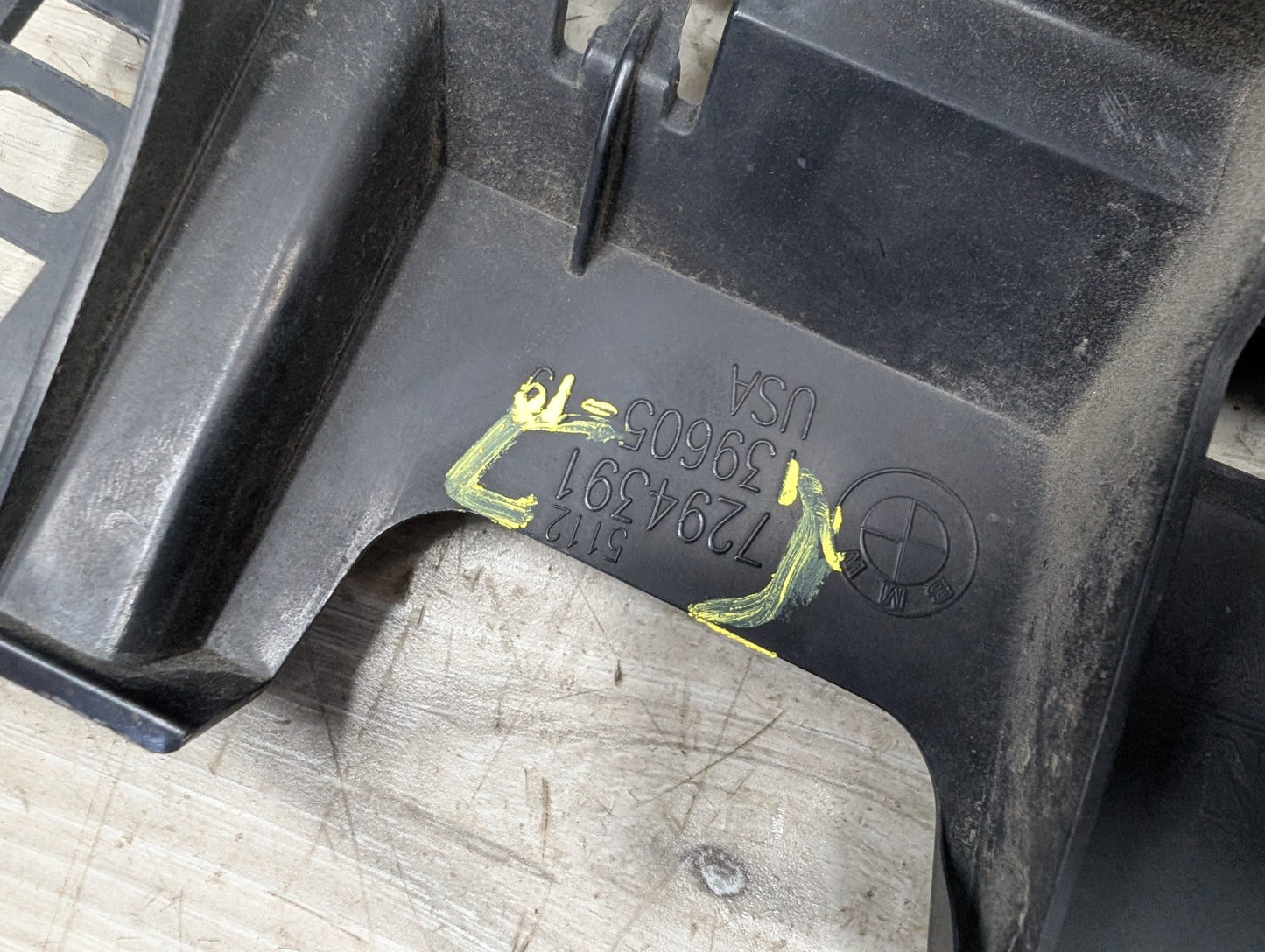 2014 - 2018 BMW X5 F15 Rear Middle Center Bumper Bracket 7294391 N63B