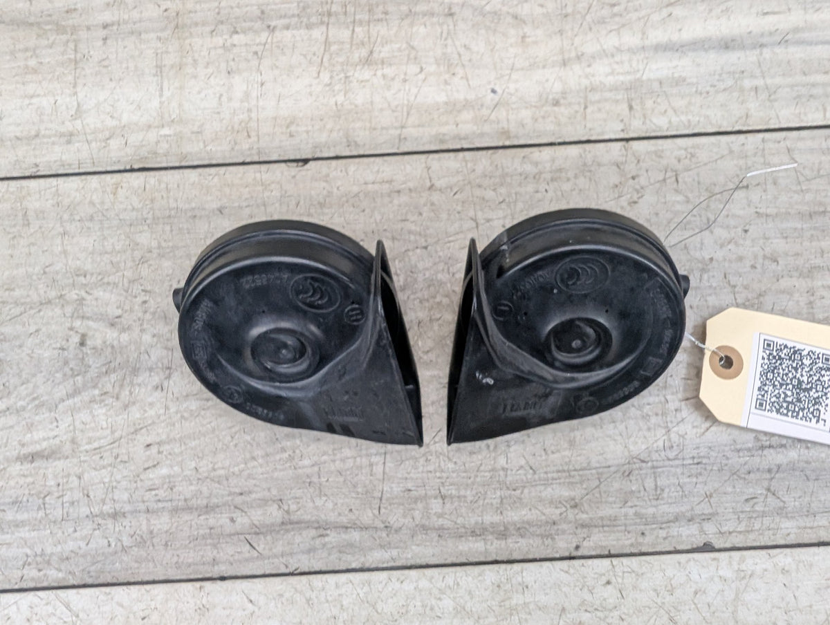 2007-2013 BMW 328i E93 Alarm Horns SET 7159421