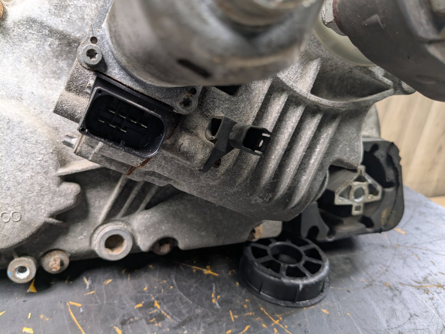 2007 - 2013 BMW X5 E70 Transmission Transfer Case 7599886 N62B48B