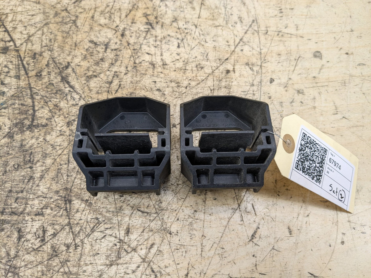 2008-2013 BMW 135i E88 Radiator Lower Mounting Brackets SET 7807184 OEM