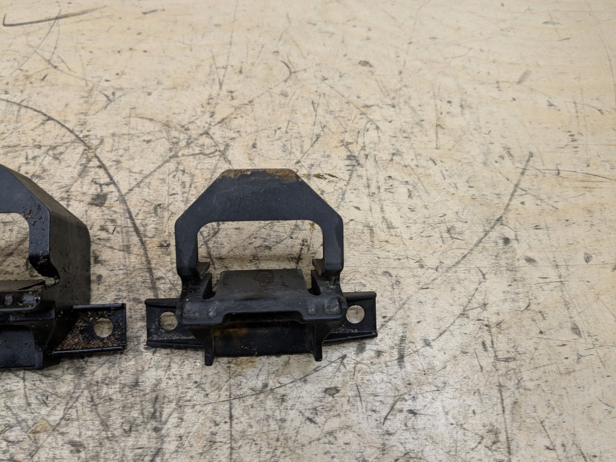 2007-2013 BMW 328i E92 Radiator Lower Mounting Brackets SET 7591647 OEM