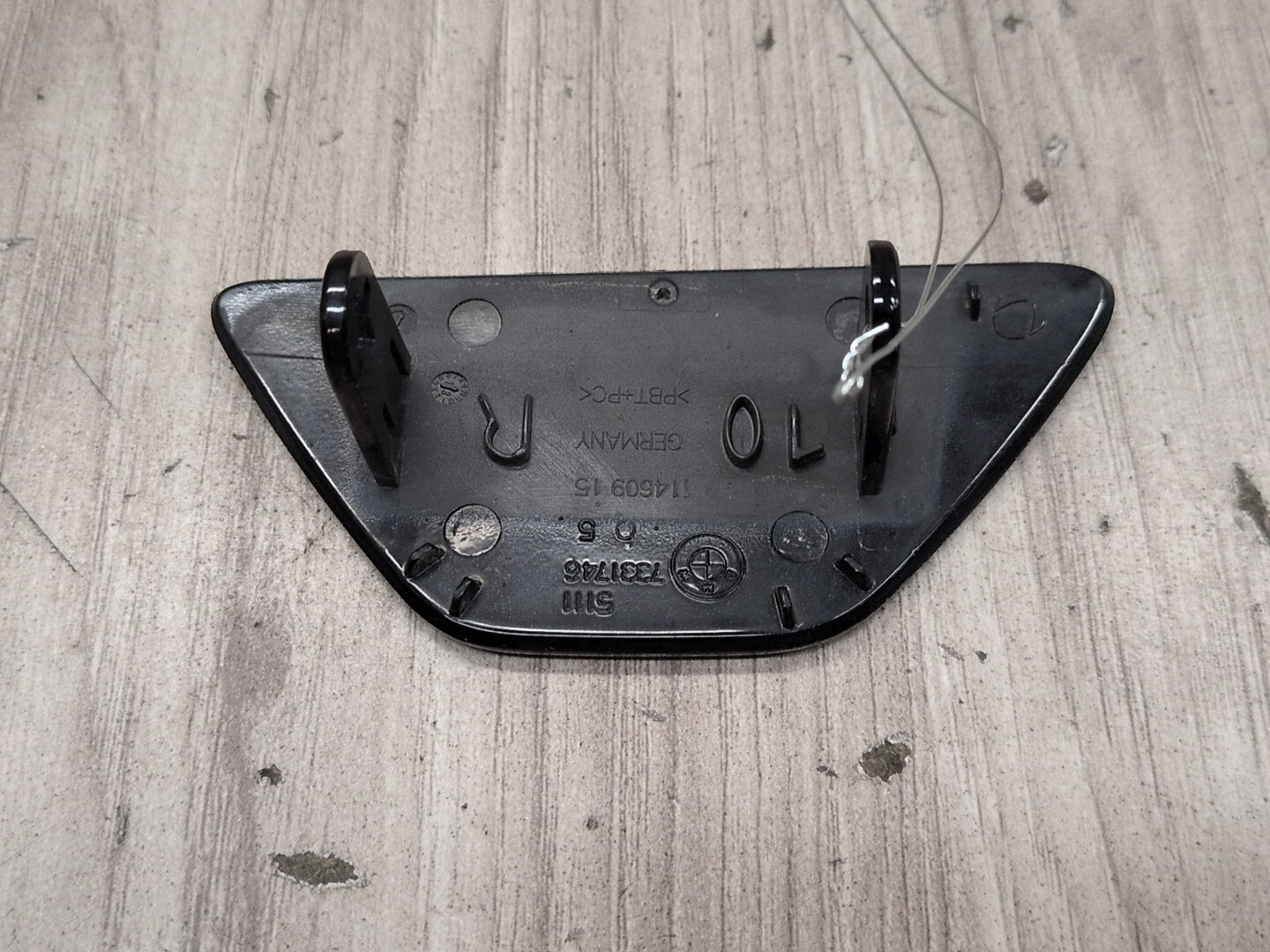 2011 - 2016 BMW 535i F10 Front Right Passenger Bumper Headlight Washer Nozzle Insert Cover 7331746 N55B30A