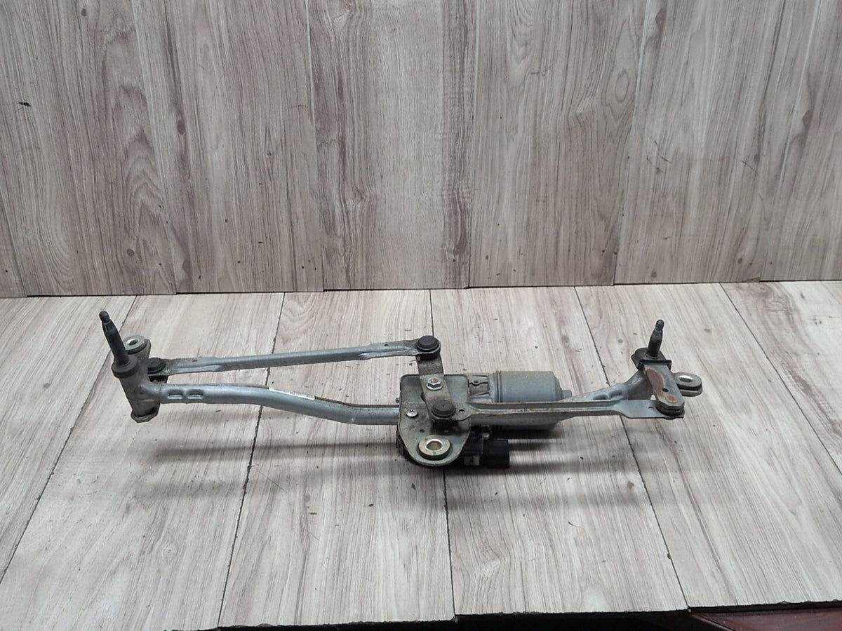 15-18 OEM Audi Q3 8U Front Windshield Wiper Linkage Motor 8U1955023
