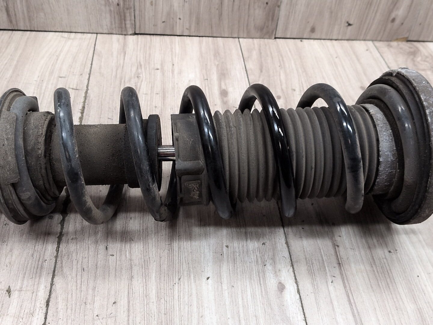 17-23 OEM BMW G30 M550 Rear Right Passenger Side Spring Strut Shock Absorber VDC