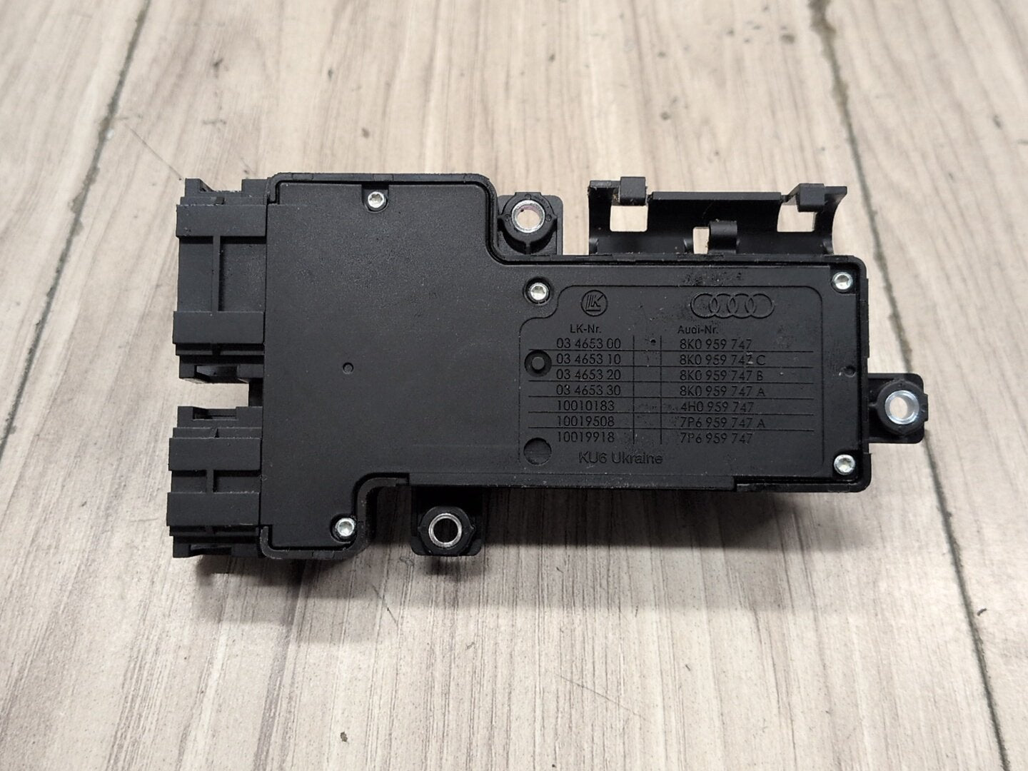 2015-2018 Audi Q3 8U Front Left Driver Seat Control Switch 8K0959747