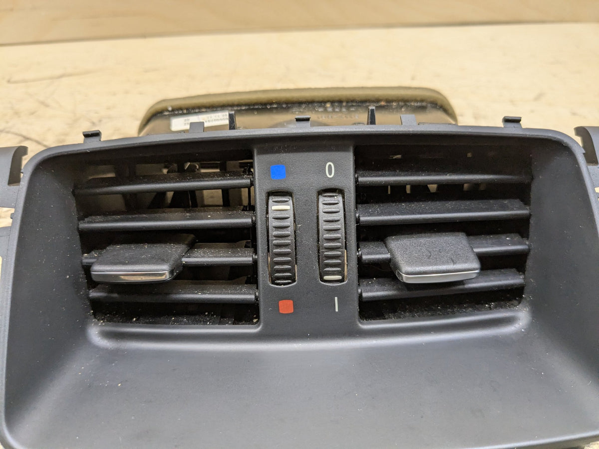 06-11 OEM BMW E90 E91 328 330 335 M3 Sedan Interior Central Console Rear Vent