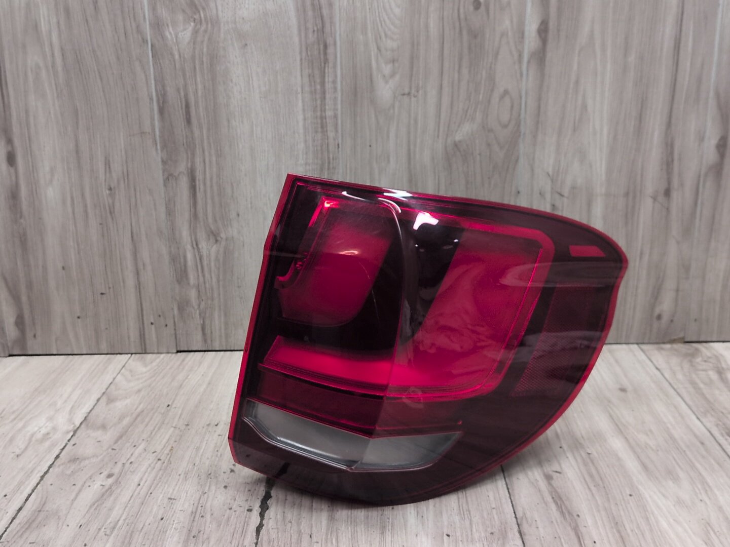 14-18 BMW OEM F15 F85 X5 X5M Rear Right Passenger Side Outer Stop Tail Light