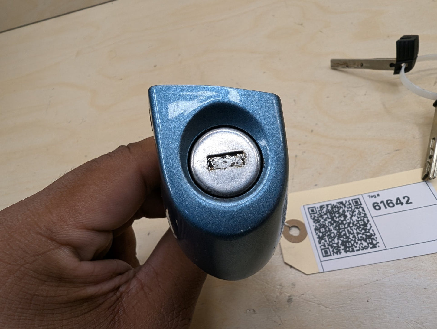 2007-2013 BMW 335i E93 Front Left Driver Key Lock Mechanism w/ Key 7187853