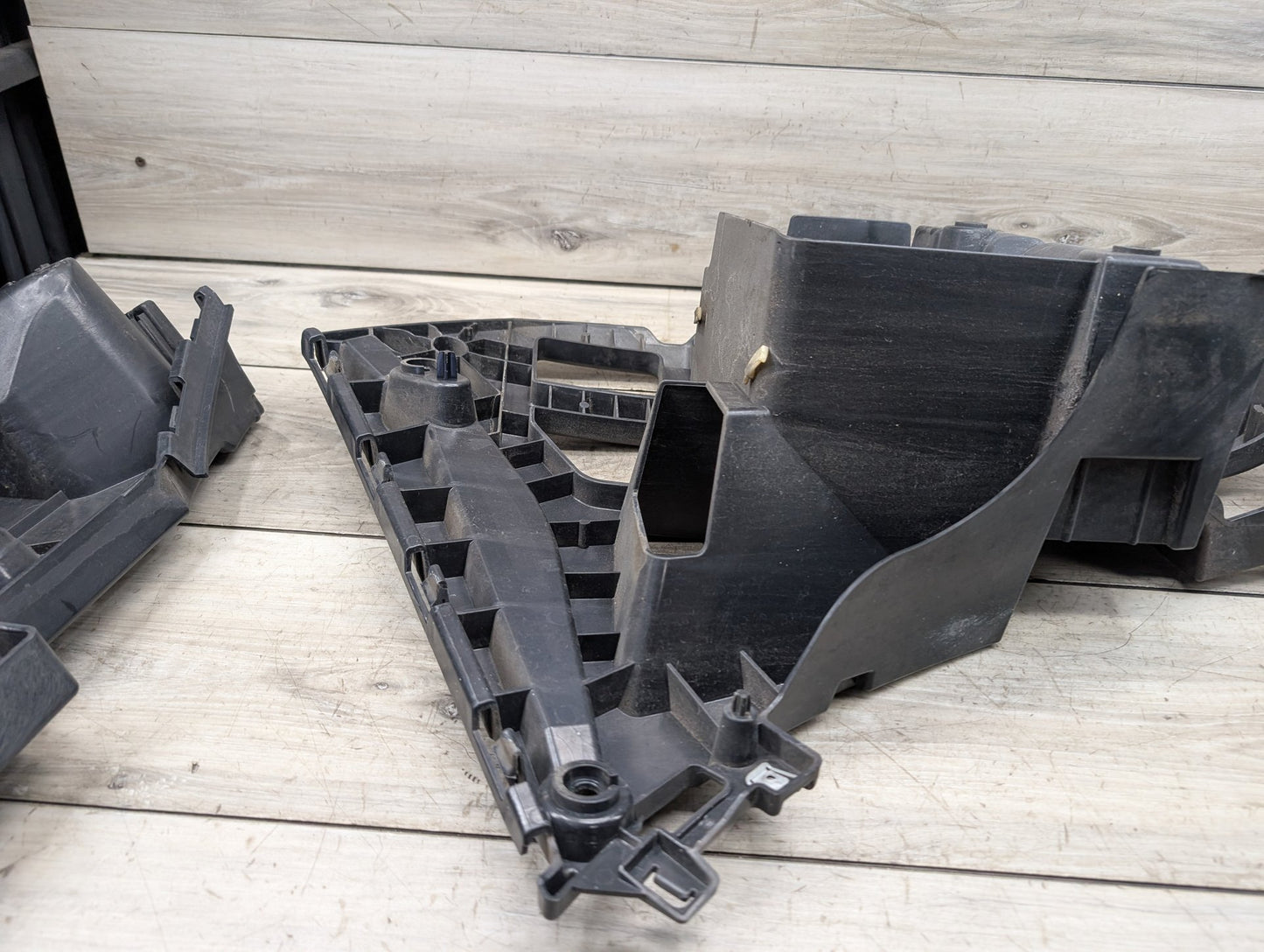 15-18 OEM BMW F86 X6M Rear Right Passenger Bumper Support Brackets Mounts Guides