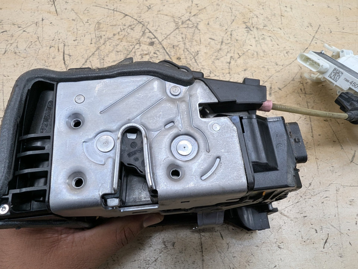 2016-2019 BMW 740i G12 Front Right Passenger Door Latch Lock Actuator w/ Soft Close 2581894 OEM