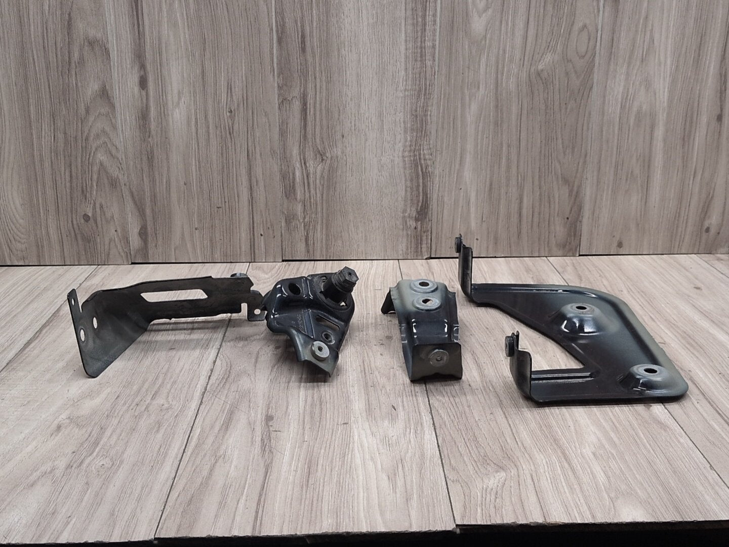 2019 - 2026 BMW X5 G05 Front Right Passenger Fender Brackets SET 7418216 N63B44M3