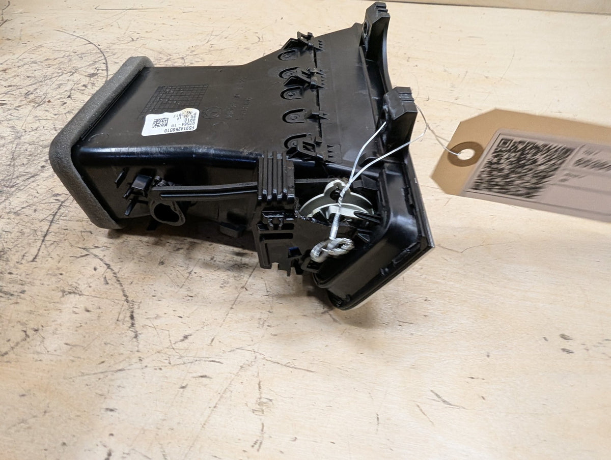 2010-2017 BMW 535i GT xDrive F07 Dashboard Dash Board Right Passenger Air Vent 9142583 OEM
