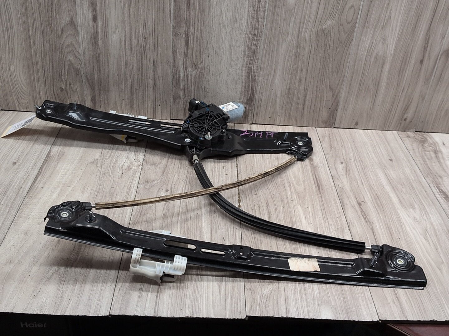 2011 - 2017 BMW X3 F25 Rear Left Driver Door Window Glass Regulator Motor 7258534 N20B20O0