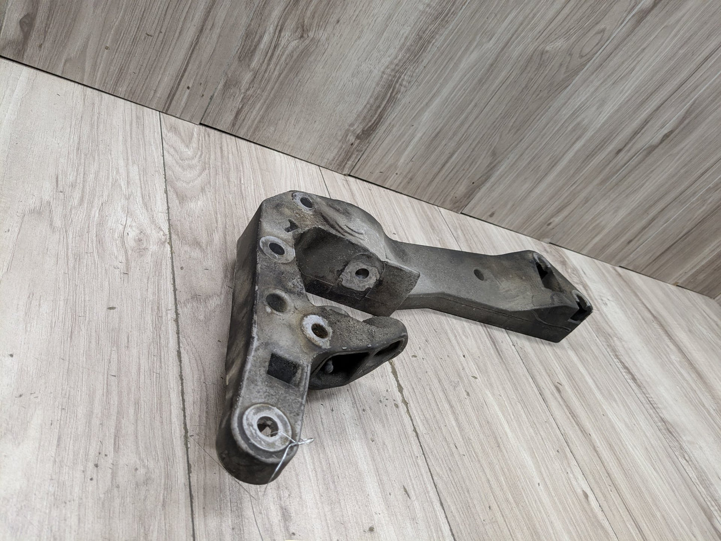 2019 - 2026 BMW X5 G05 Transmission Mount Bracket 8486998 N63B44M3