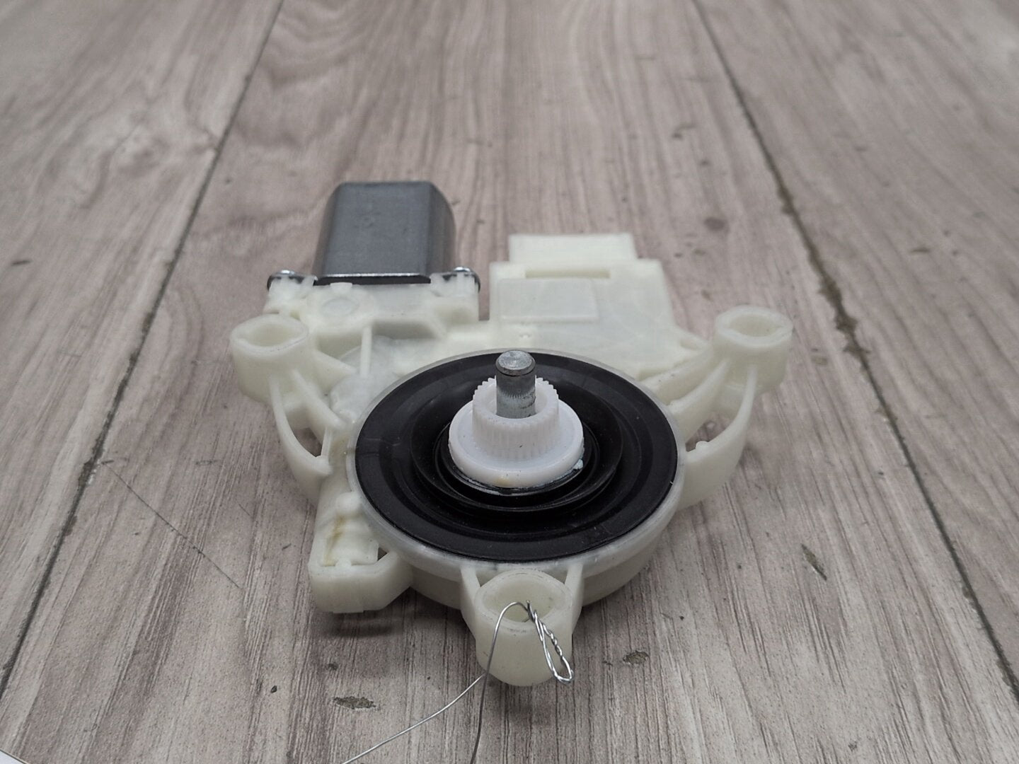 2019 - 2026 BMW X5 G05 Front Left Driver Door Window Glass Regulator Motor 9450069 N63B44M3