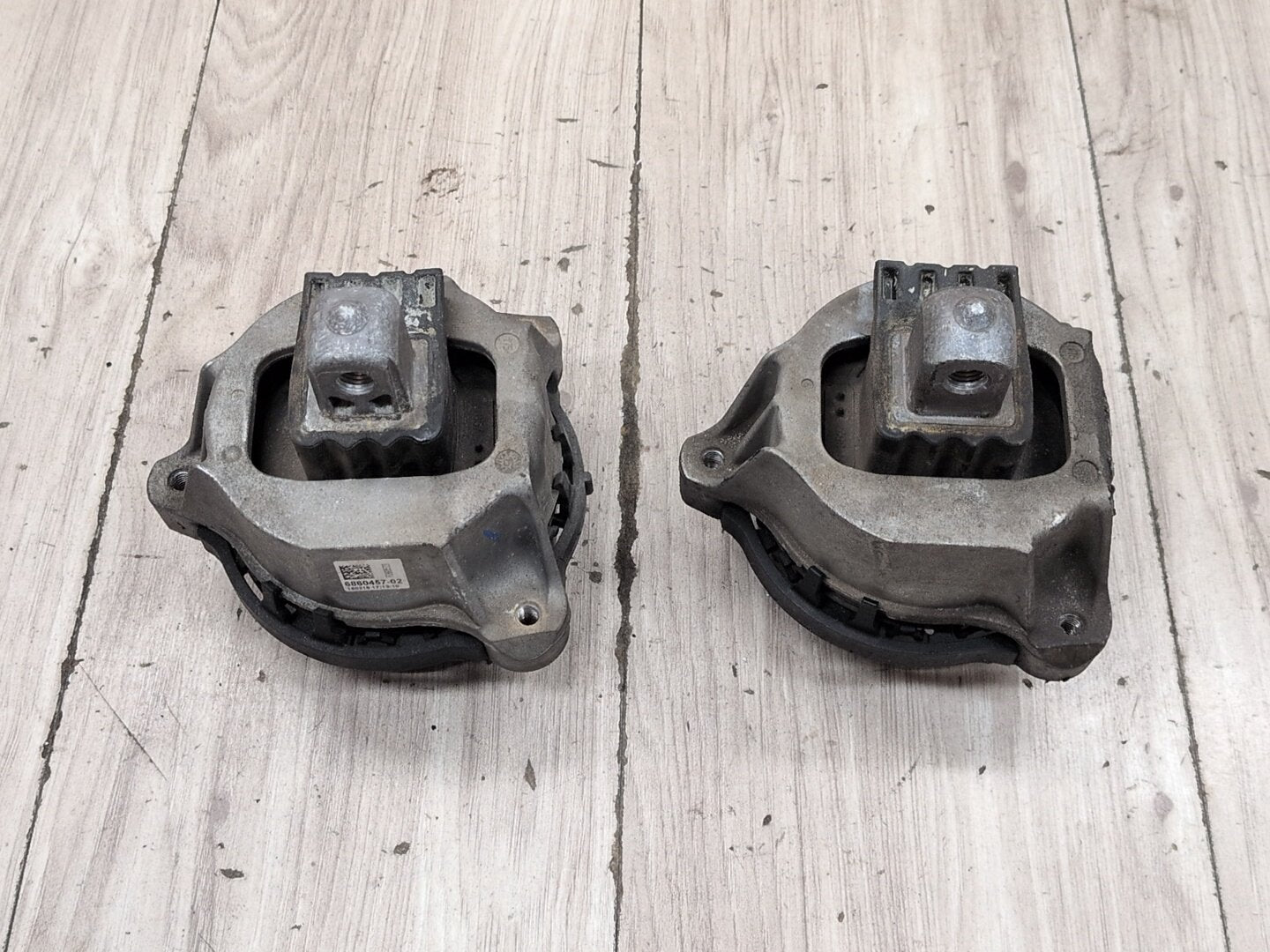 2016-2022 BMW G12 750i Left Right Engine Bracket Support Mount SET 6860458
