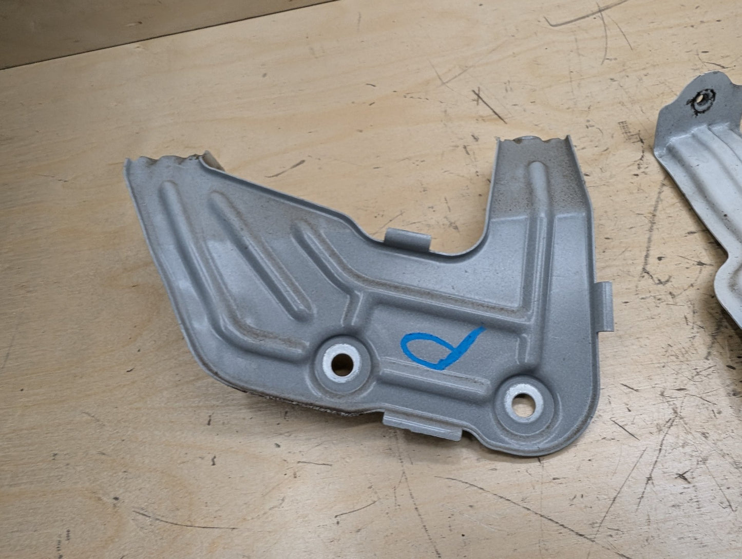 2018-2024 BMW X3 G01 Front Right Passenger Fender Brackets SET 7424678