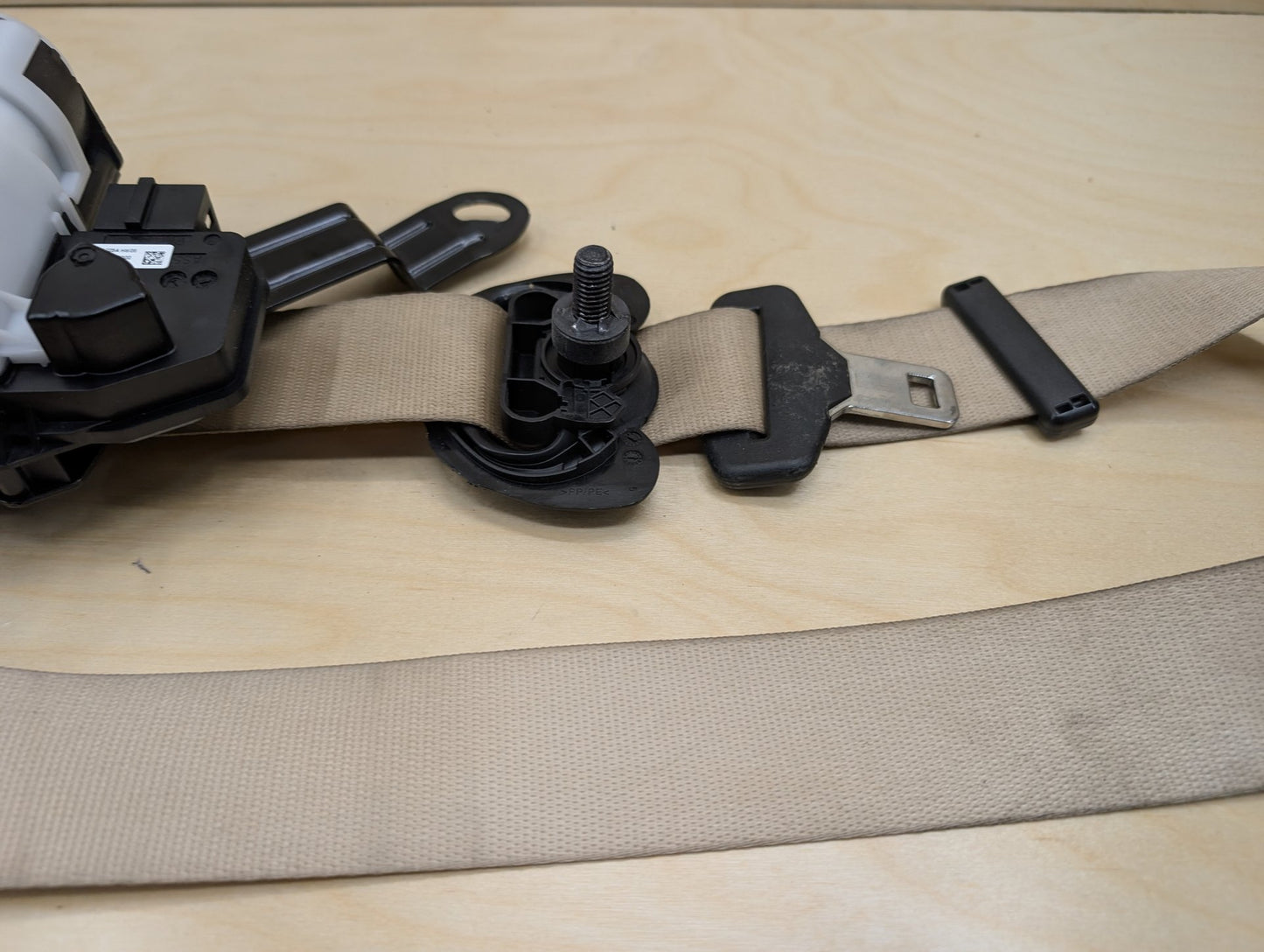 OEM BMW F97 F98 G01 G02 X3 X4 FRONT Right Passenger Seat Belt Retractor BEIGE