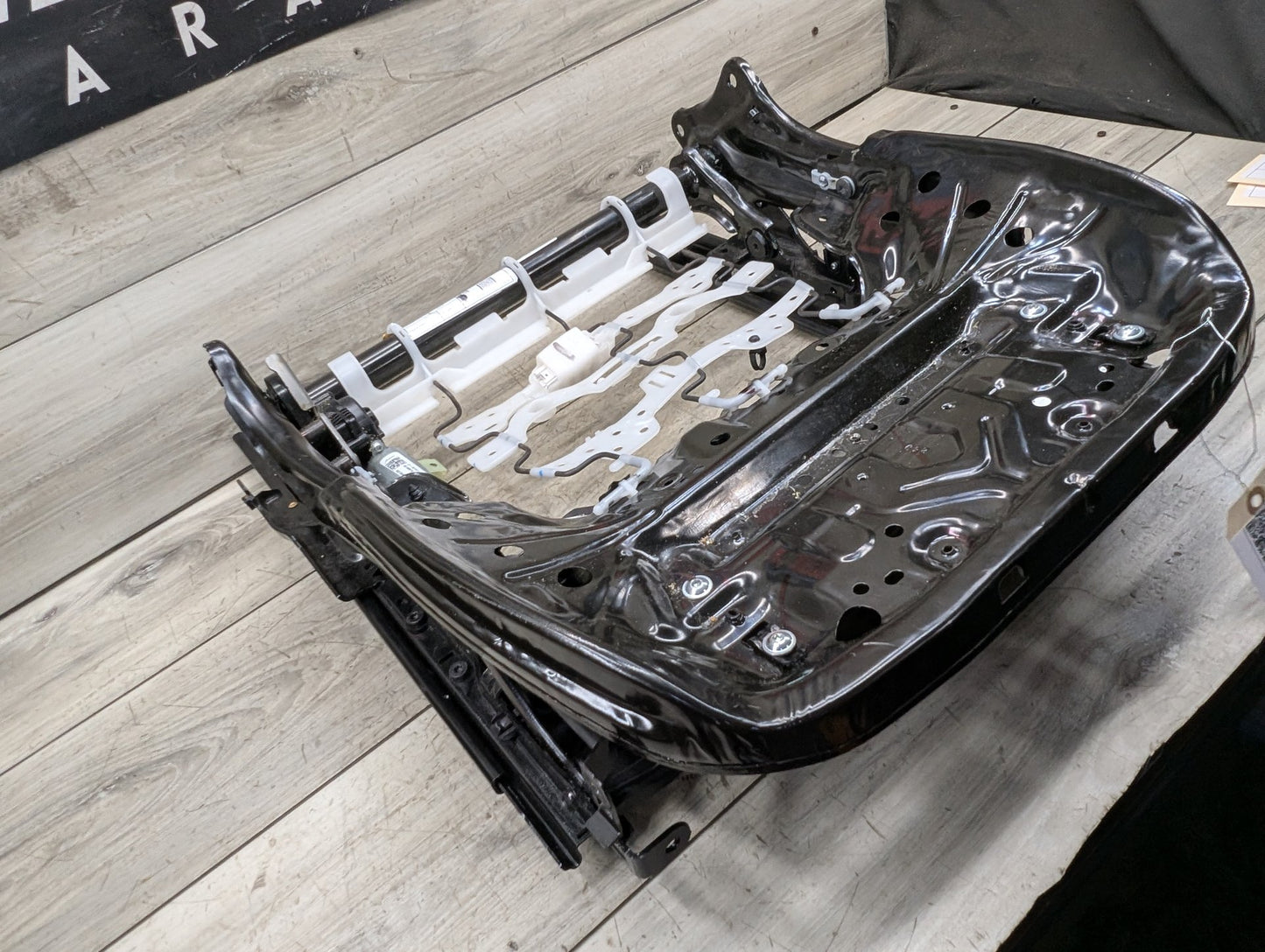 2018 - 2024 BMW X3 G01 Front Right Passenger Seat Lower Track Frame Assembly 7414610 B58B30O1