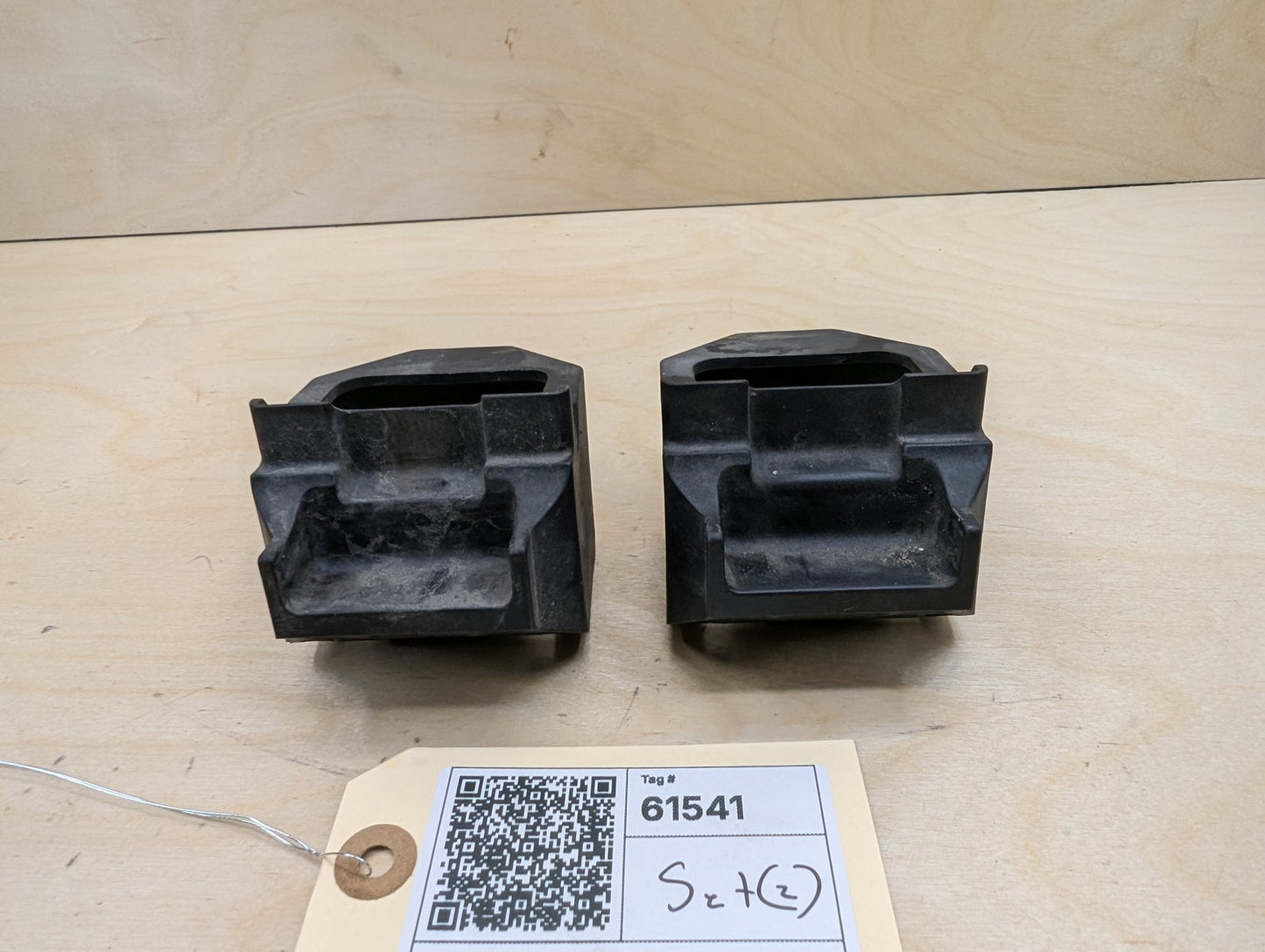 2007-2013 BMW 328i E93 Radiator Lower Mounting Brackets SET 7807184