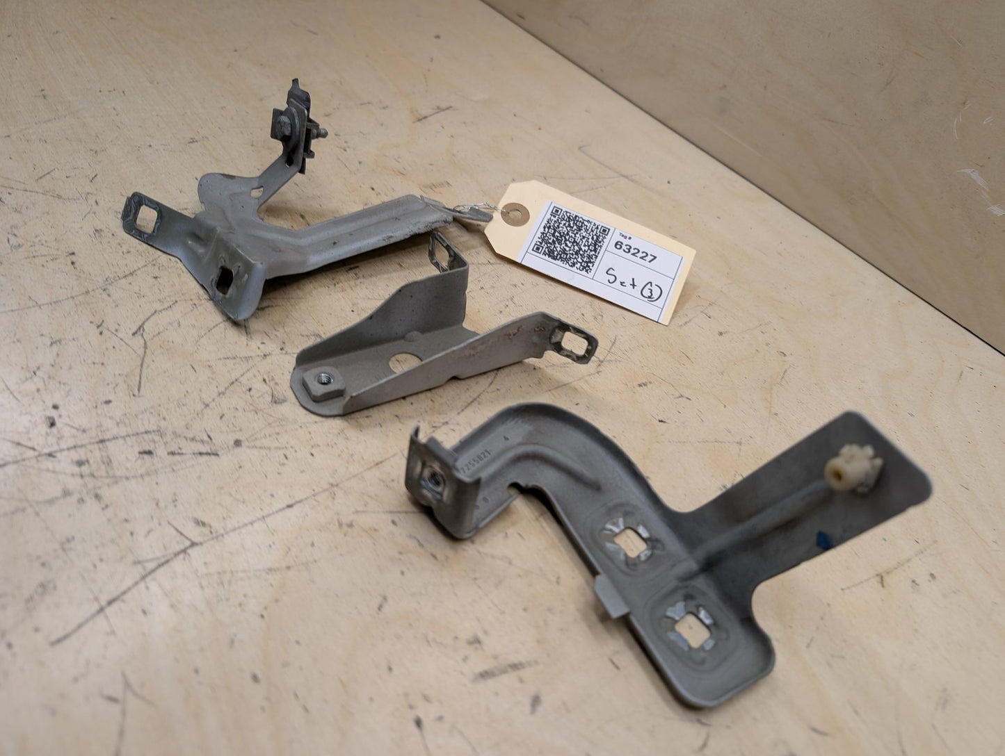 12-20 OEM BMW F30 F32 F33 F36 Front Left Driver Fender Wing Holder Bracket SET