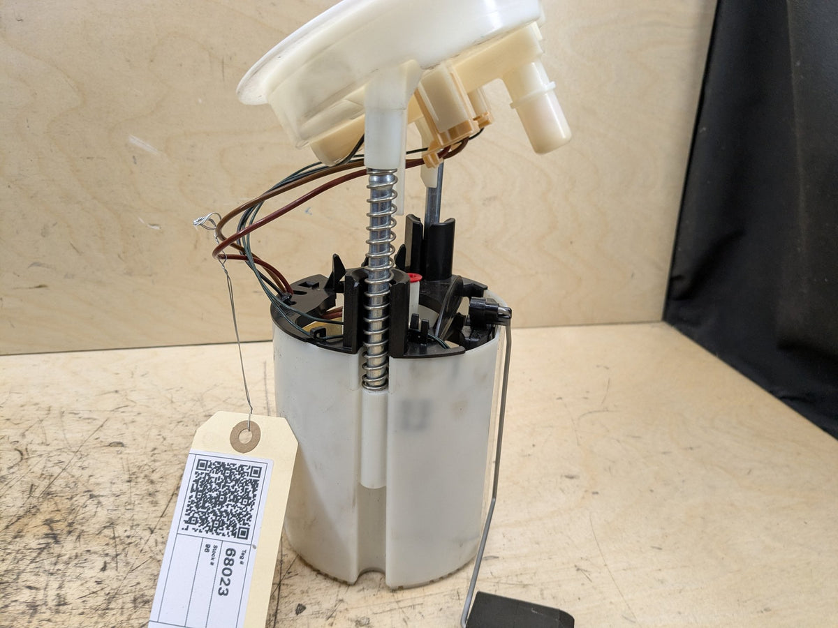 2008-2013 BMW 135i E88 EKP Fuel Pump Module 6765717 OEM