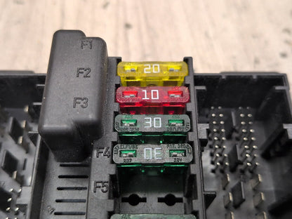 04-10 BMW X3 E83 BCM Fuse Relay Power Junction Distribution Box Module