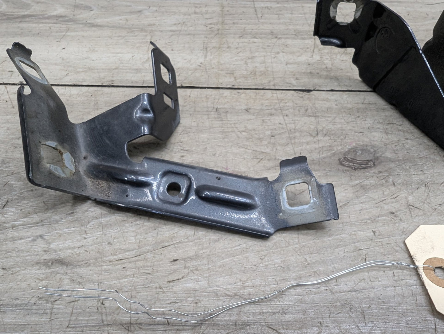 2014 - 2019 BMW 340 F34 Front Right Passenger Fender Brackets SET 7293728 B58B30M0