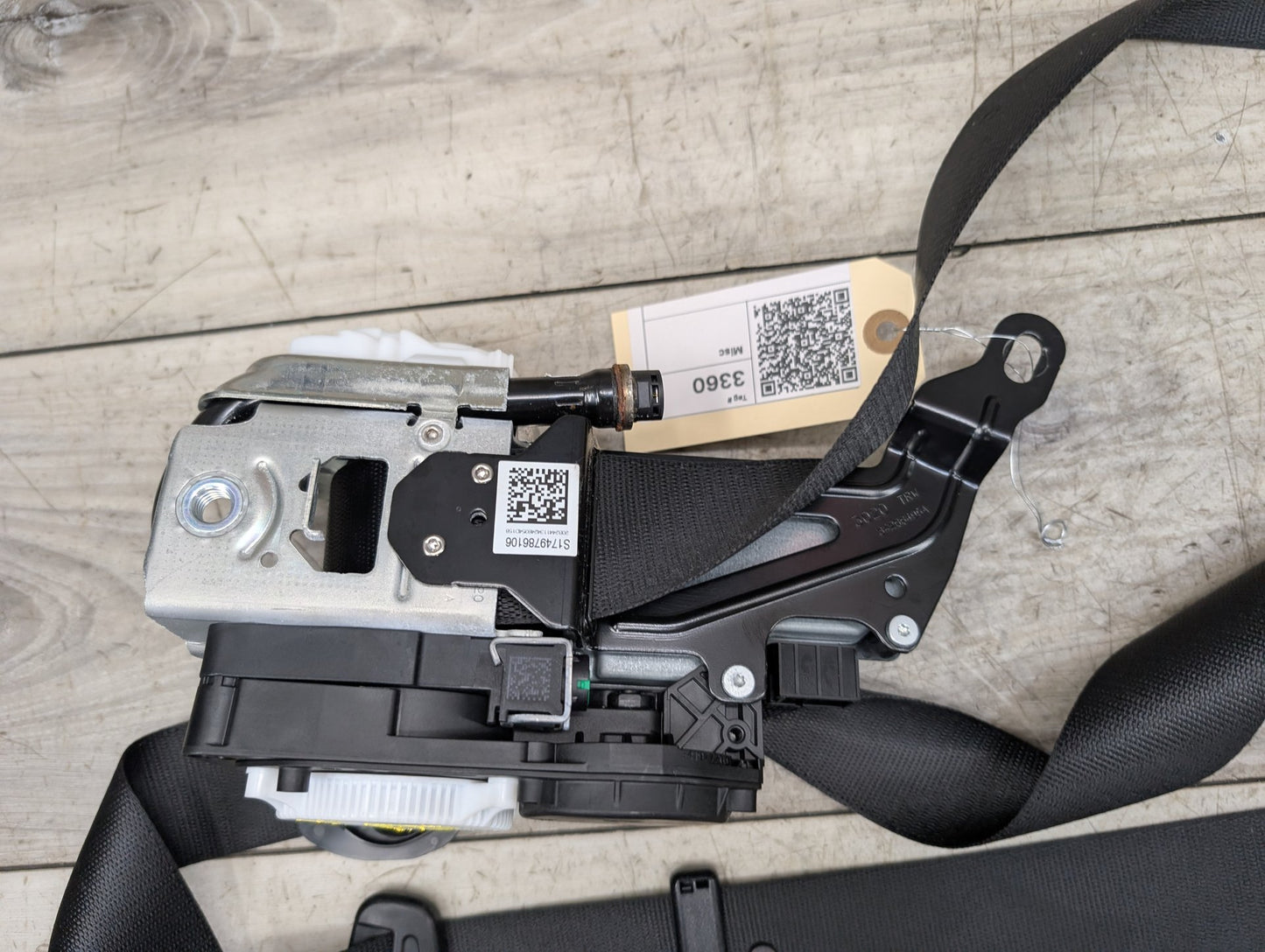 OEM BMW F95 F96 G05 G06 G07 X5 X6 X7 Front Left Driver Seat Belt Retractor Black