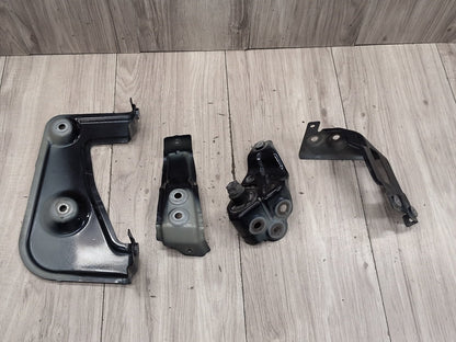 2019 - 2026 BMW X5 G05 Front Right Passenger Fender Brackets SET 7418216 N63B44M3