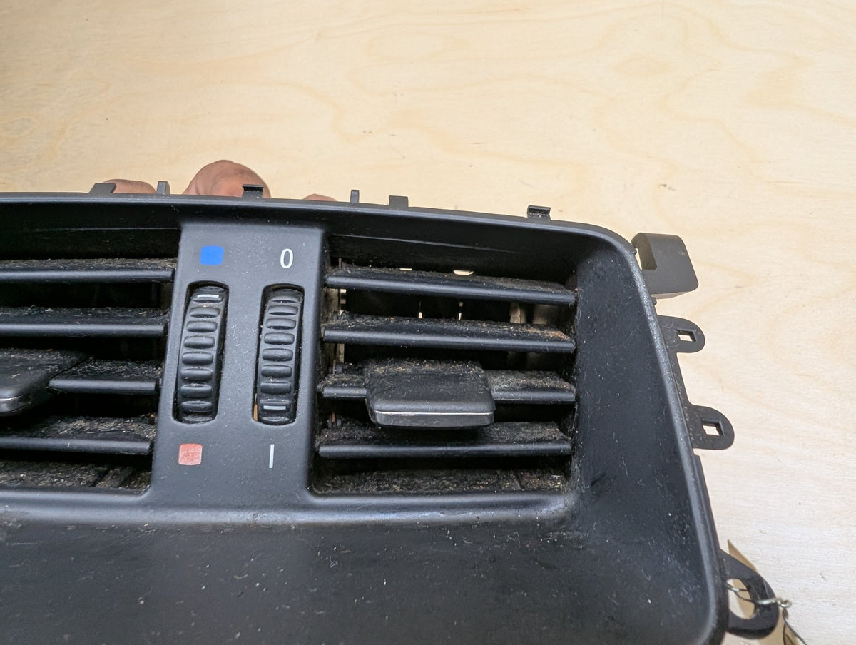 2007-2013 BMW 328i E93 Rear Center Console Air Vent Grille 7129556 OEM