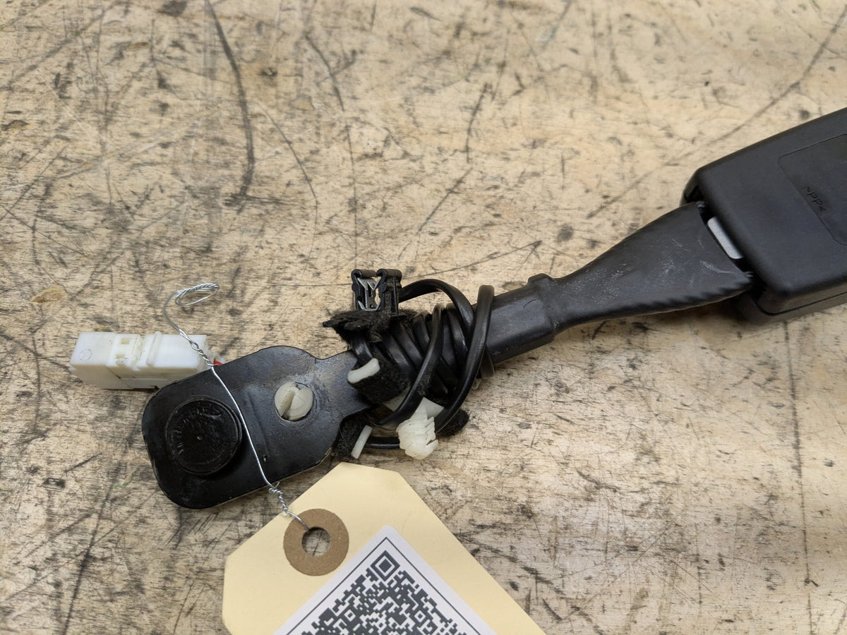 OEM BMW F90 G11 G12 G30 530 540 M550 750 M5 Front Left or Right Seatbelt Buckle