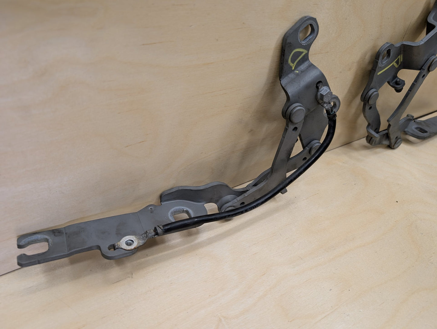 06-13 OEM BMW E90 E91 E92 E93 Hood Bonnet Left Right Side Hood Hinges SET