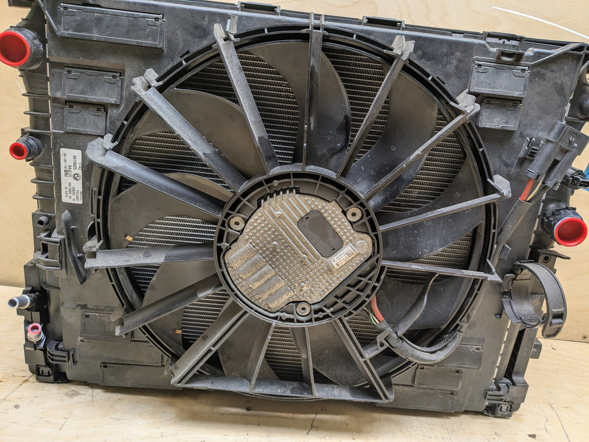 16-19 BMW 750i G12 Radiator Cooling Condenser Fan Shroud Assembly SET 850W
