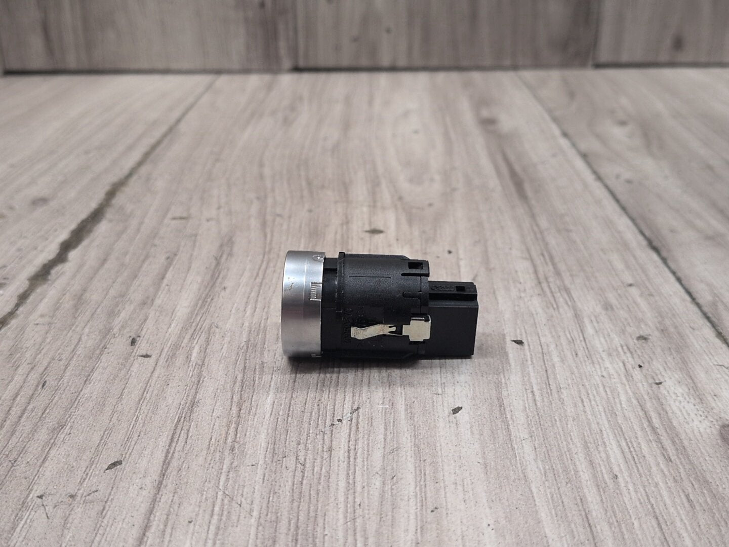 2015-2018 Audi Q3 8U Start Stop Button 8U0905217A
