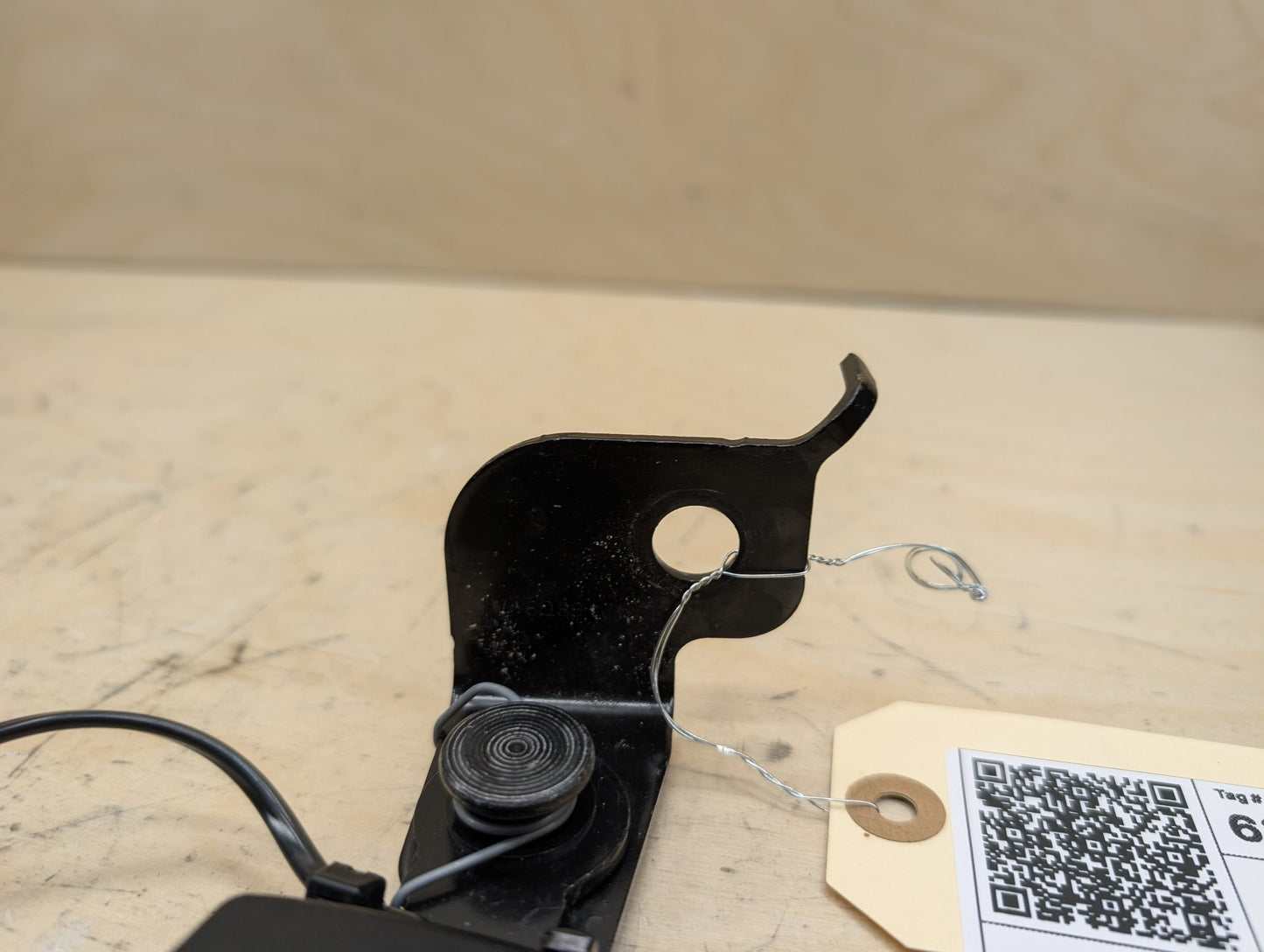 2018-2024 BMW X3 G01 Rear Left Driver Seatbelt Seat Belt Buckle 7414287