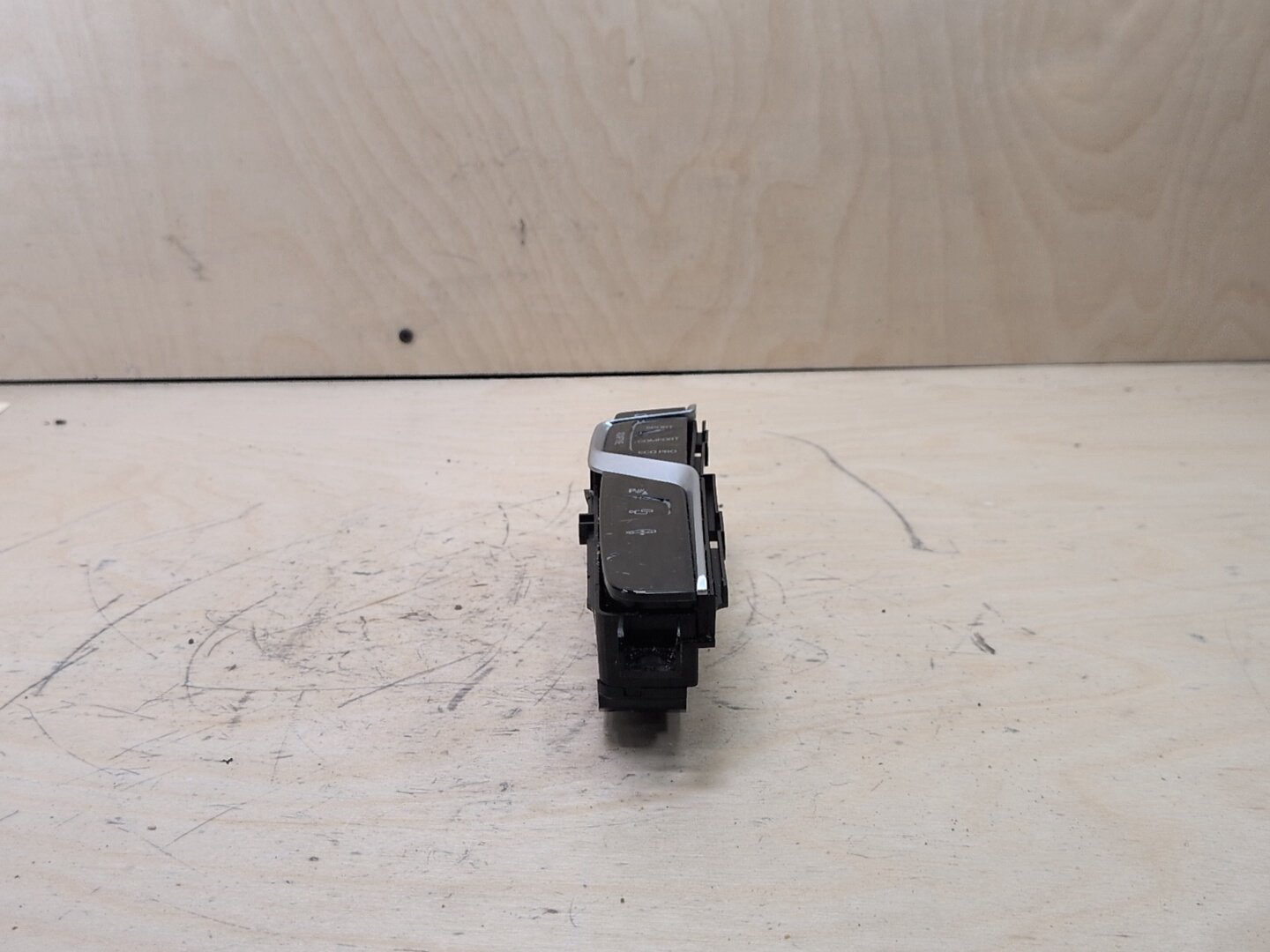 16-19 OEM BMW G11 G12 740 750 70 Center Console Operating Unit Traction Switch