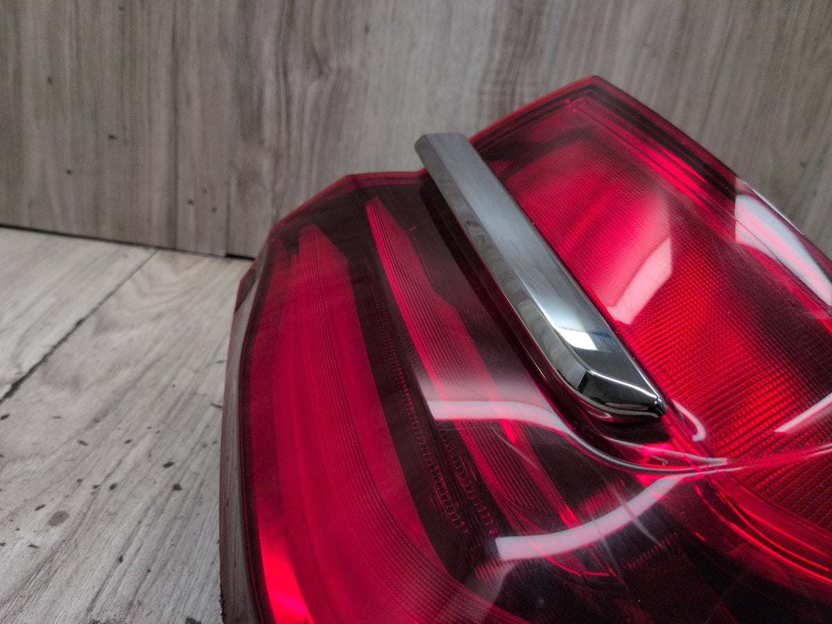 16-19 OEM BMW G11 G12 740 750 M760 B7 Rear Right Passenger Outer LED Tail Light