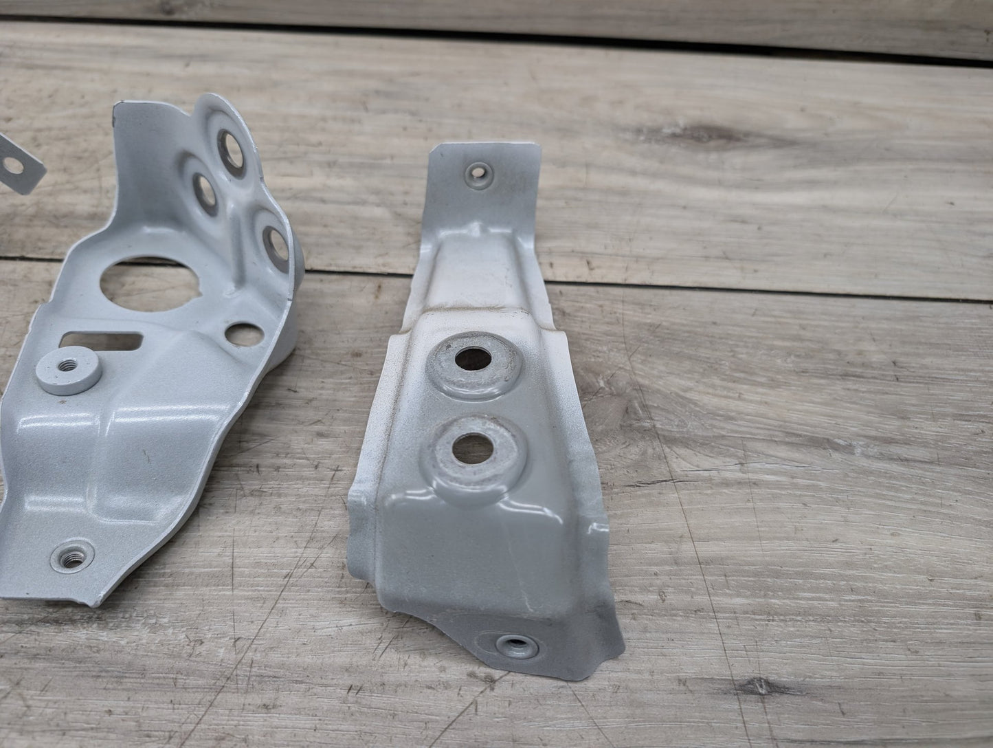 2019 - 2026 BMW X5 G05 Front Right Passenger Fender Brackets SET 7418220 B58B30M1