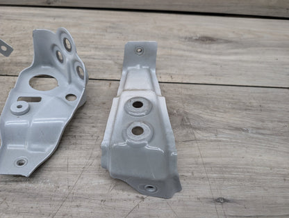 2019 - 2026 BMW X5 G05 Front Right Passenger Fender Brackets SET 7418220 B58B30M1
