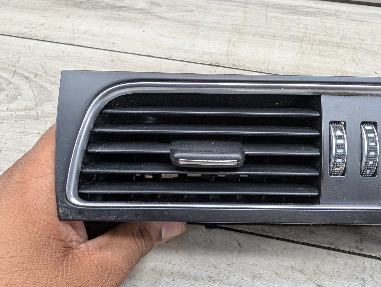 2008 - 2017 Audi S5 8T Dashboard Dash Board Middle Center Air Vent 8T1820951E