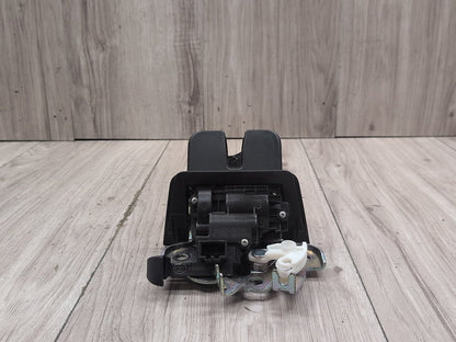 2015-2018 Audi Q3 8U Liftgate Trunk Lid Liftgate Lock Latch Actuator 8R0827505A