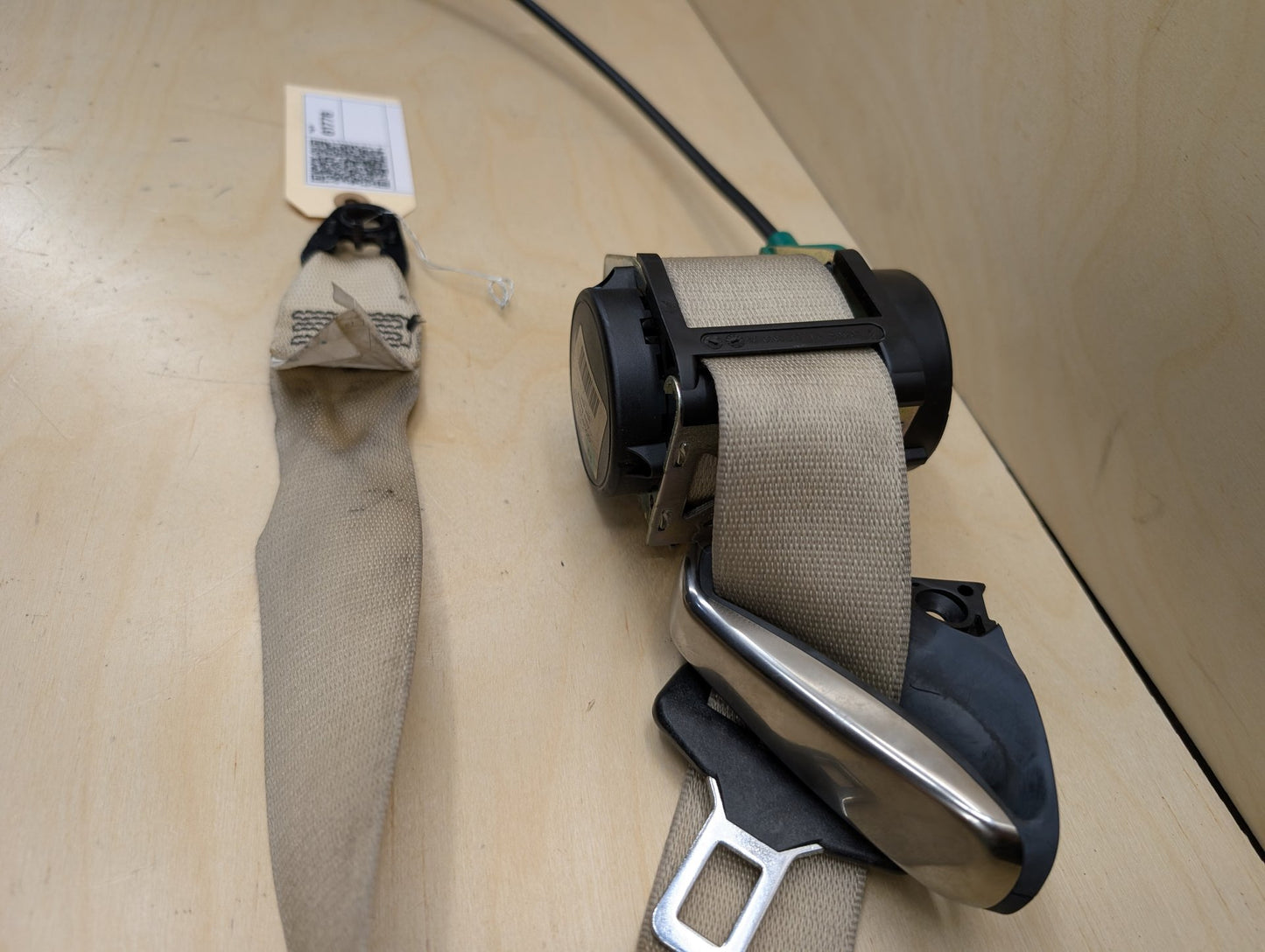 2007-2013 BMW 335i E93 Front Right Passenger Seatbelt Seat Belt Retractor 6037608