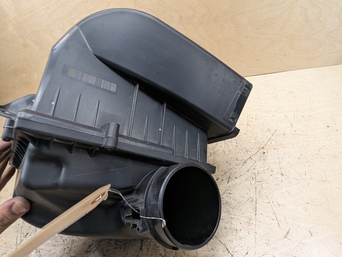 OEM BMW G05 G12 G30 540 740 Air Box Filter Cleaner Intake Resonator Muffler B58