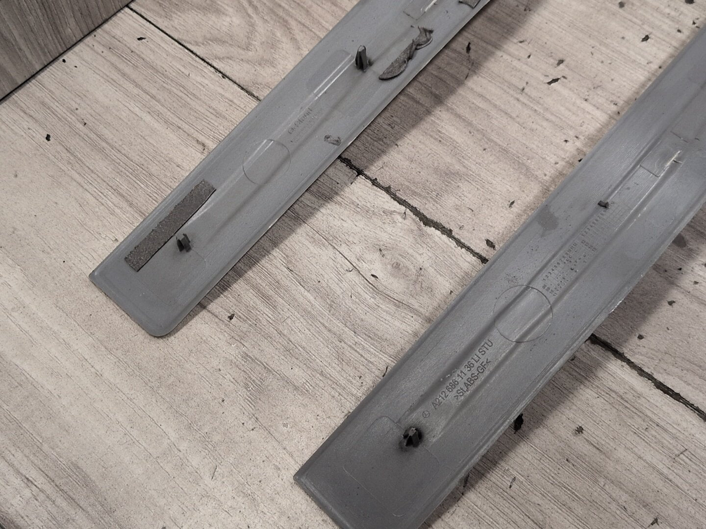 2009-2012 Mercedes-Benz E550 W212 Front Rear Left Right Scuff Plate Door Sill SET A2126861136 OEM