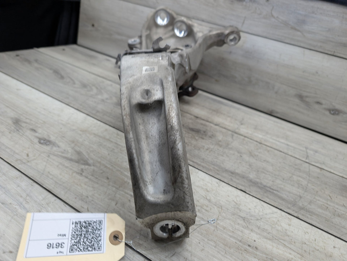 2019-2026 BMW X5 G05 Front Right Passenger Spindle Knuckle w/ Bearing 6876656