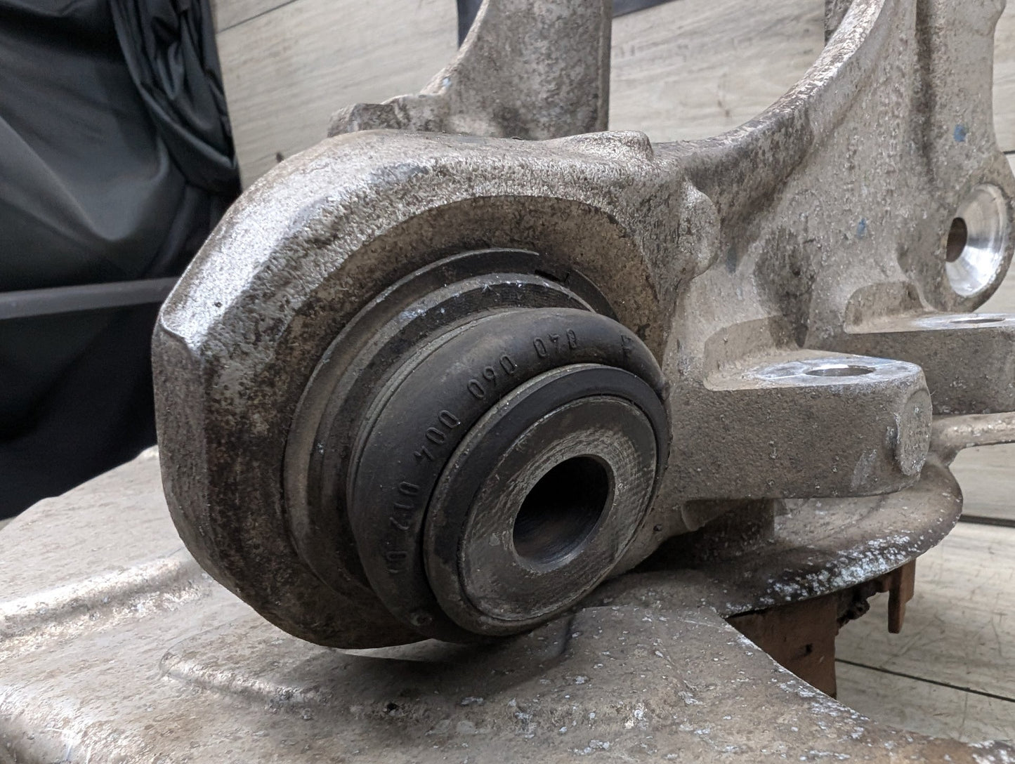 2014 - 2018 BMW X5 F15 Rear Right Passenger Spindle Knuckle w/ Bearing 6770984 N63B44O1