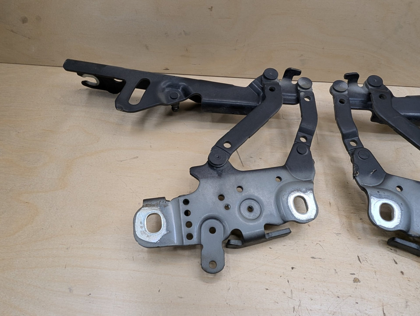 OEM BMW F22 F23 F30 F32 F33 F36 F80 F82 F83 F87 Left Right Side Hood Hinges PAIR