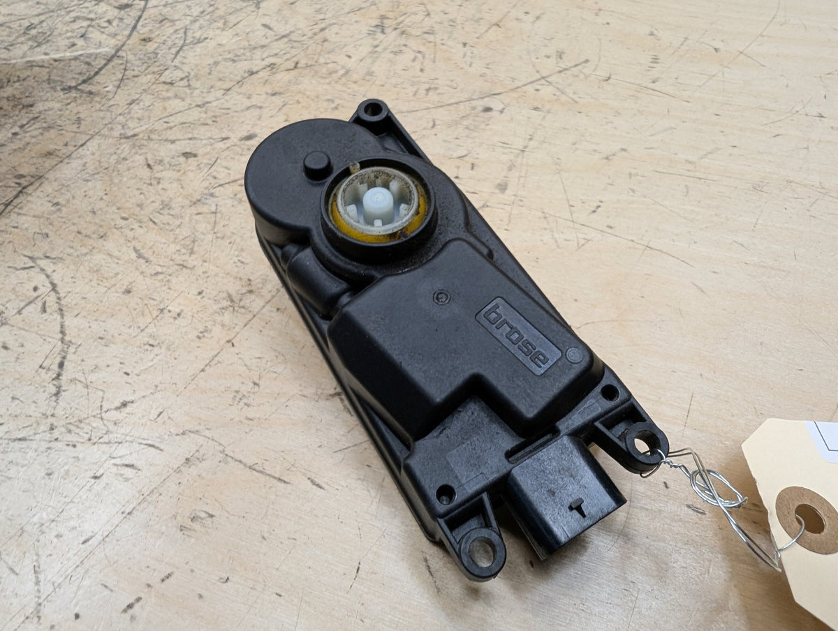 OEM BMW G30 530 540 M550 G12 740 750 M760 Upper Grille Air Flap Motor Actuator