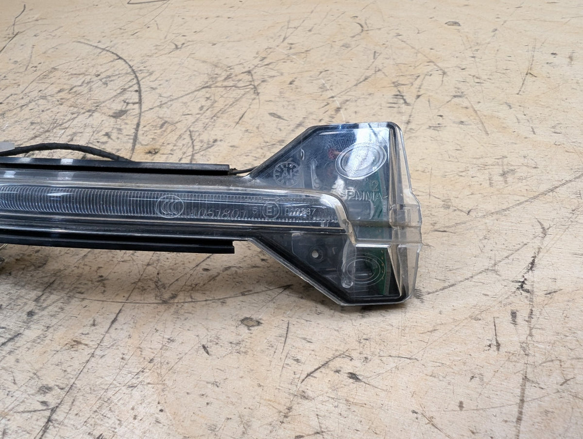 2010-2017 BMW 535i GT xDrive F07 Front Right Passenger Turn Signal Light Indicator 7308536 OEM